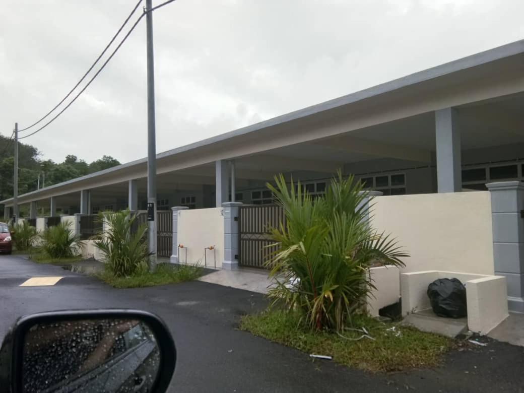 Ulfah Mersing Buitenkant foto