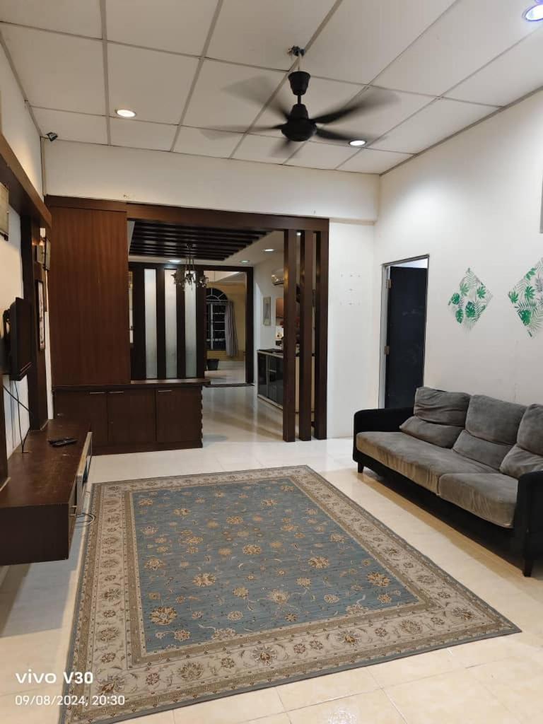 Ulfah Mersing Kamer foto