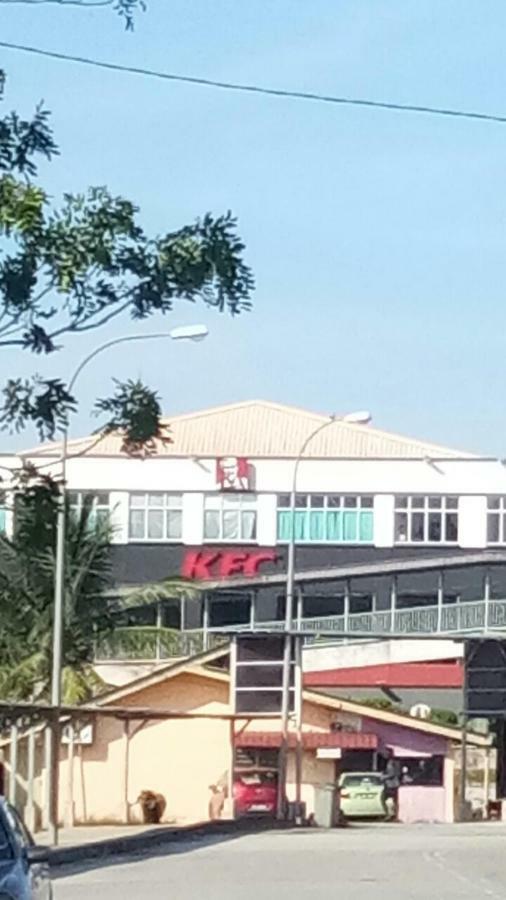 Ulfah Mersing Buitenkant foto
